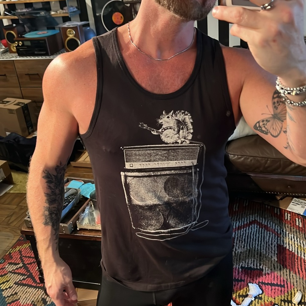 Squirrel on guitar amp music and nature lover tank top men’s size medium
